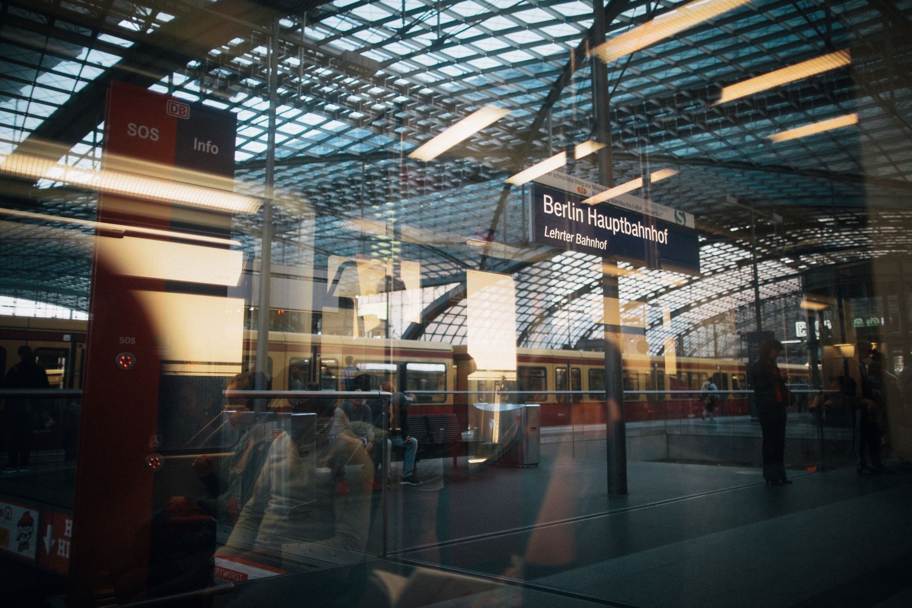 Flughafentransfer Berlin: FEX, S-Bahn oder Taxi vom BER