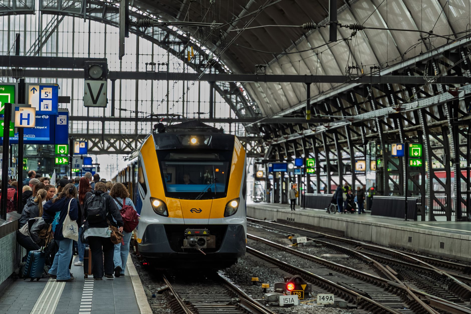Flughafentransfer Hamburg: S1, Taxi oder Chauffeur zum Airport