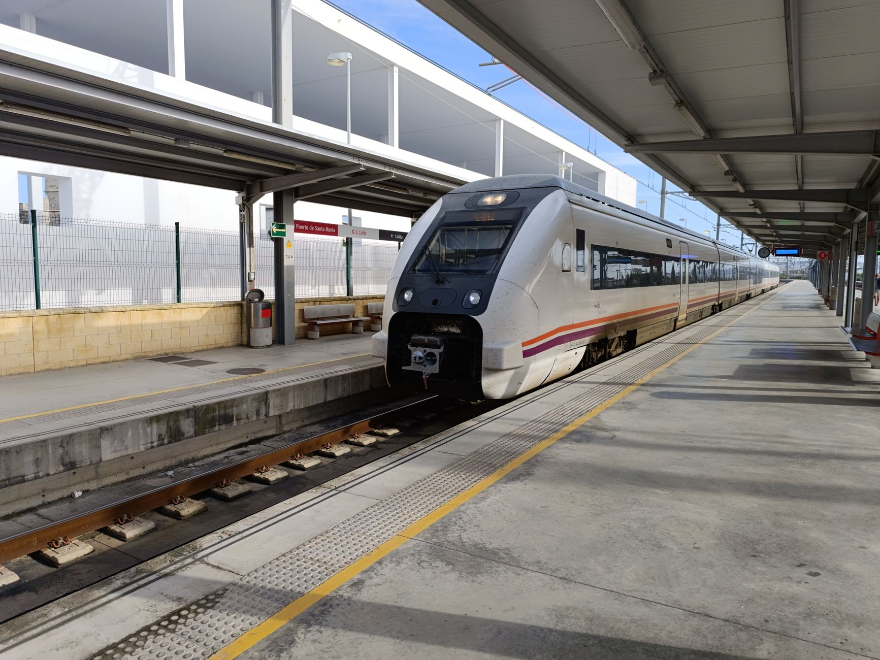 Flughafentransfer Mainz: S8, Taxi oder Shuttle zum Flughafen Frankfurt
